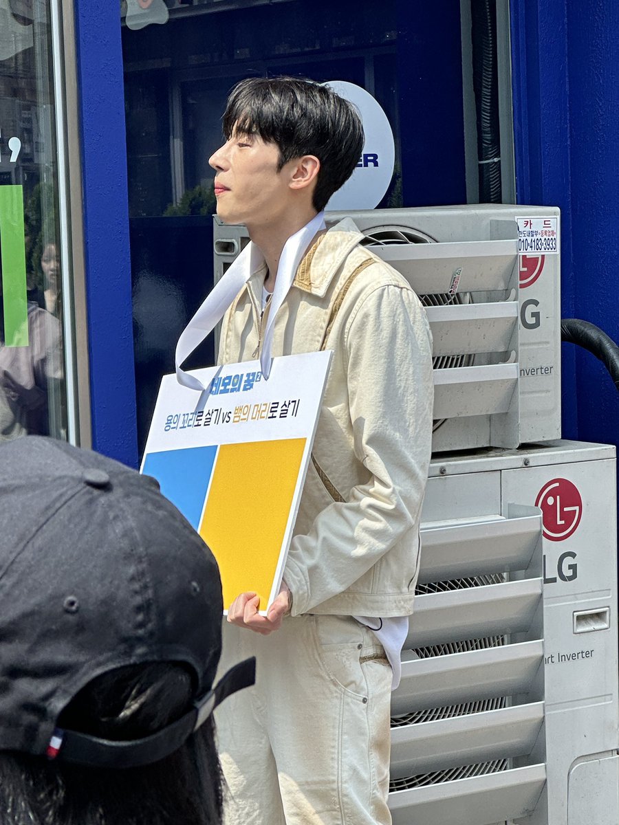 X1 crumbs (05052023): Seungwoo is spotted to filming NEMO SQUARE 2 Episode with Dongpyo today! 🦋