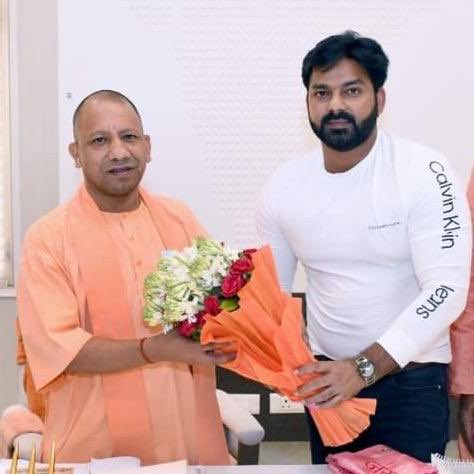 PawanSingh909's tweet photo. उत्तर प्रदेश के यशस्वी एवं लोकप्रिय मुख्यमंत्री आदरणीय श्री योगी आदित्यनाथ जी को जन्मदिन की हार्दिक बधाई एवं अनन्त शुभकामनाएं।

ईश्वर से आपके स्वस्थ, सुदीर्घ एवं यशस्वी जीवन की कामना करता हूँ।
 #MYogiAdityanath https://t.co/PxNRHGl9Xr