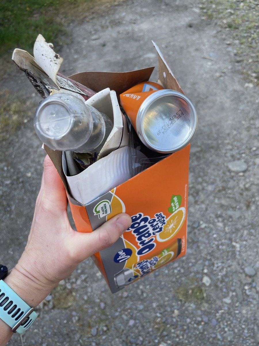 paddlefast's tweet photo. @lomondtrossachs Not enough fines! A 2 min walk at Milarrochy and I had my arms full of rubbish left behind all over the beach. This is just what I could carry on the way back. 
BBQs, tin lids, plastic rubbish, cups, bottles, kids juice boxes. 
😡😡😡 https://t.co/9zf3WXBCoB