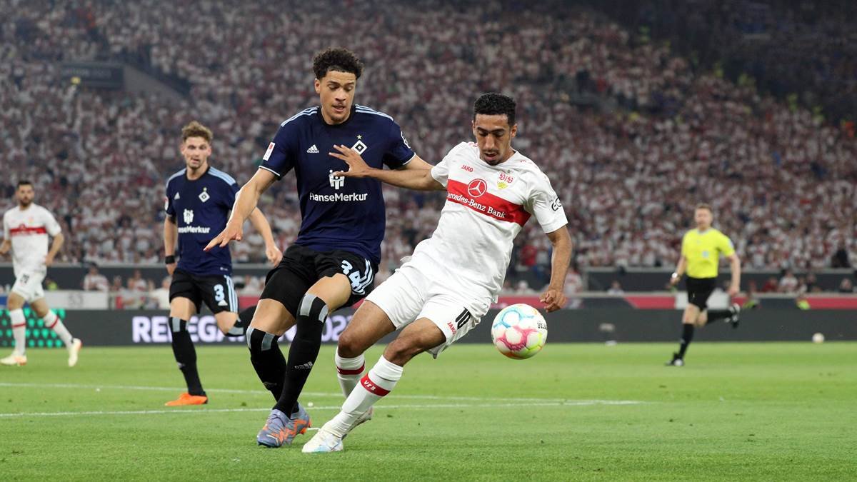 Maç günü! 

Bu akşam Hamburger SV ile VfB Stuttgart, Play-Off mücadelesinin ikinci ayağı için saat 21:45'te karşı karşıya geliyor. 

Mücadelenin ilk ayağını VfB Stuttgart sahasında 3-0 kazanmıştı. 

Sizce Hamburg durumu tersine çevirip Bundesliga'ya çıkabilecek mi? 

📸Imago