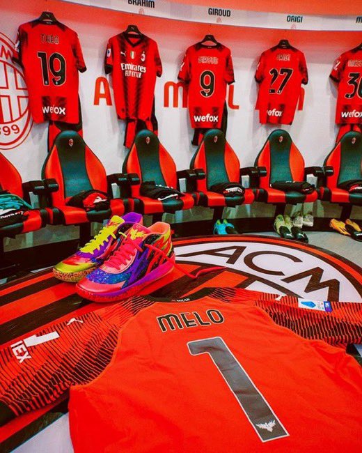 LaMelo kicked off his #MeloFasterTour with an <a href="/acmilan/">AC Milan</a> game gifting Olivier Giroud a pair of “Galaxy” Puma MB.02s 🛩️🌌⚽️
#puma #lamelo #Sneakers #sneakerhead