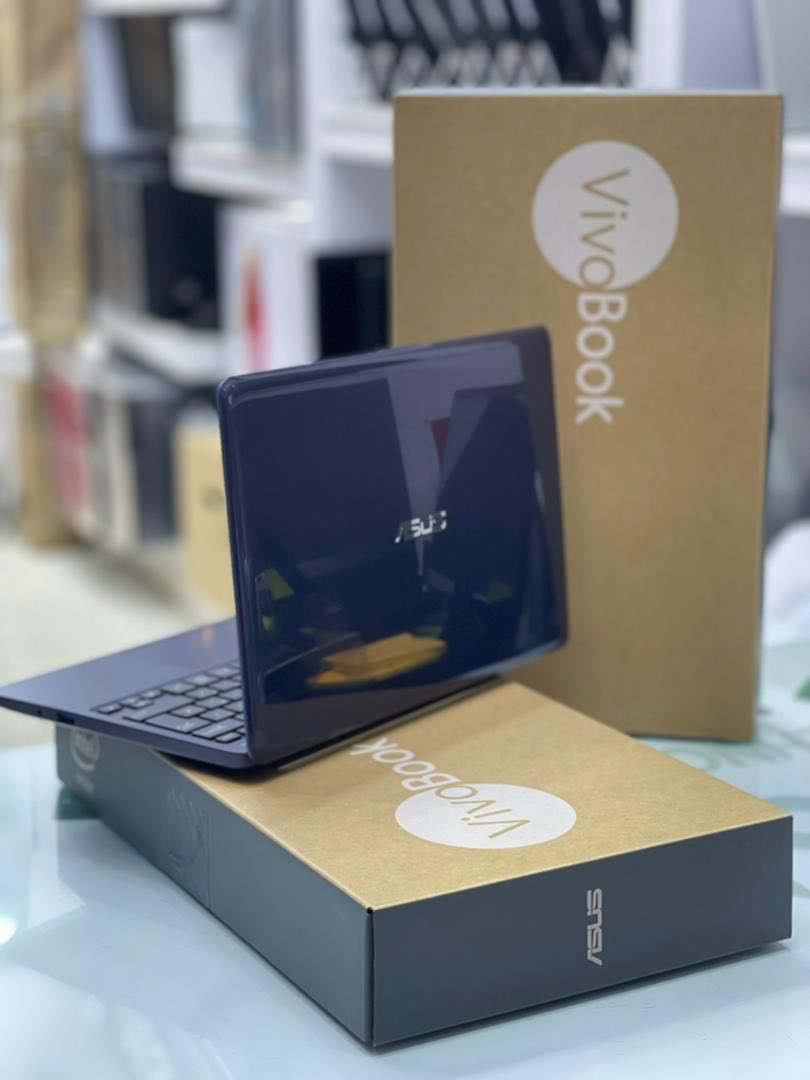 UweraLyndah's tweet photo. Brand new laptop from @DsnComputers
#DSNTech
Asus ViVoBook mini laptop
11.6 inches wide
Celeron
4gb ram
500gb Hdd storage
8hours battery life
@ 900,000/= https://t.co/OswzuLaH6y