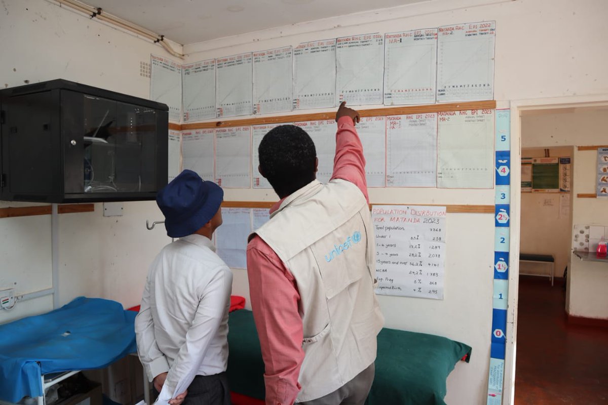 TajudeenOyewale's tweet image. Reviewing coverage of #RoutineImmunization services w/ HE Ambassador Satoshi Tanaka of 🇯🇵 during a recent field visit to Manicaland Prov. @UNICEFZIMBABWE appreciates our partnership w/@MoHCCZim &amp;amp; @JapanGov in strengthening cold chain system for immunization in 🇿🇼.  @UNICEFhealth