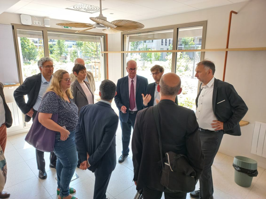 RenaudPayre's tweet photo. Aujourd’hui les employeurs publics &amp; privés peinent à recruter faute de #logement. Loger les salarié.e.s est un enjeu majeur.
@residetape propose au cœur de Gerland des logements abordables pour les jeunes actifs &amp; actives. Une réponse concrète à imaginer dans d’autres quartiers. https://t.co/kjRoFSBwl0