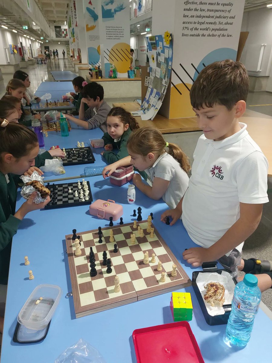 🍽️♟️ Year 6 created the initiative of 'Snack & Chess,' inviting Years 4, 5, and 6 for friendly games of chess during snack-time. 🍎

#CambridgeSchoolOfBucharest #SnackAndChess #MentalStimulation #FriendlyCompetition