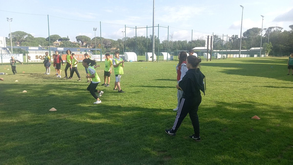 AScollgevillen1's tweet photo. Opération inclusion autour du rugby.
Durant le mois de juin, les classes de Segpa et de 5ème générales du collège Villeneuve de Fréjus participent à un cycle rugby.
Merci au carf pour l'accueil et le partage
@CarfRugby
@ClgVilleneuve83 @NatachaChicot @dasen_sieye https://t.co/eWHqpS1owZ