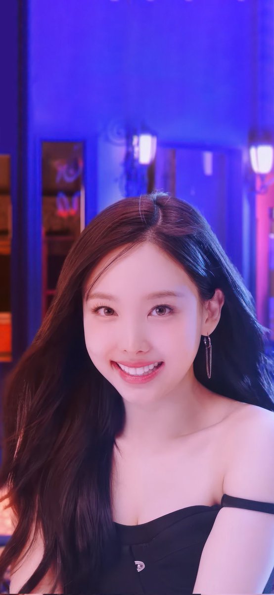 #nayeon always makes me smile when my day is bad. Been reading she is getting so much hate. How can you hate someone you don’t know. To mask your insecurities. Koop idols have taken their lives over this sort of hate. Please stop #nayeon #twice #protectnayeon #jyp needs to domore