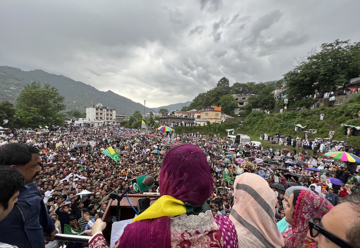 #کشمیر_میں_امید_سحر
What a crowd puller Maryam Nawaz is.
MaaShaaAllah !