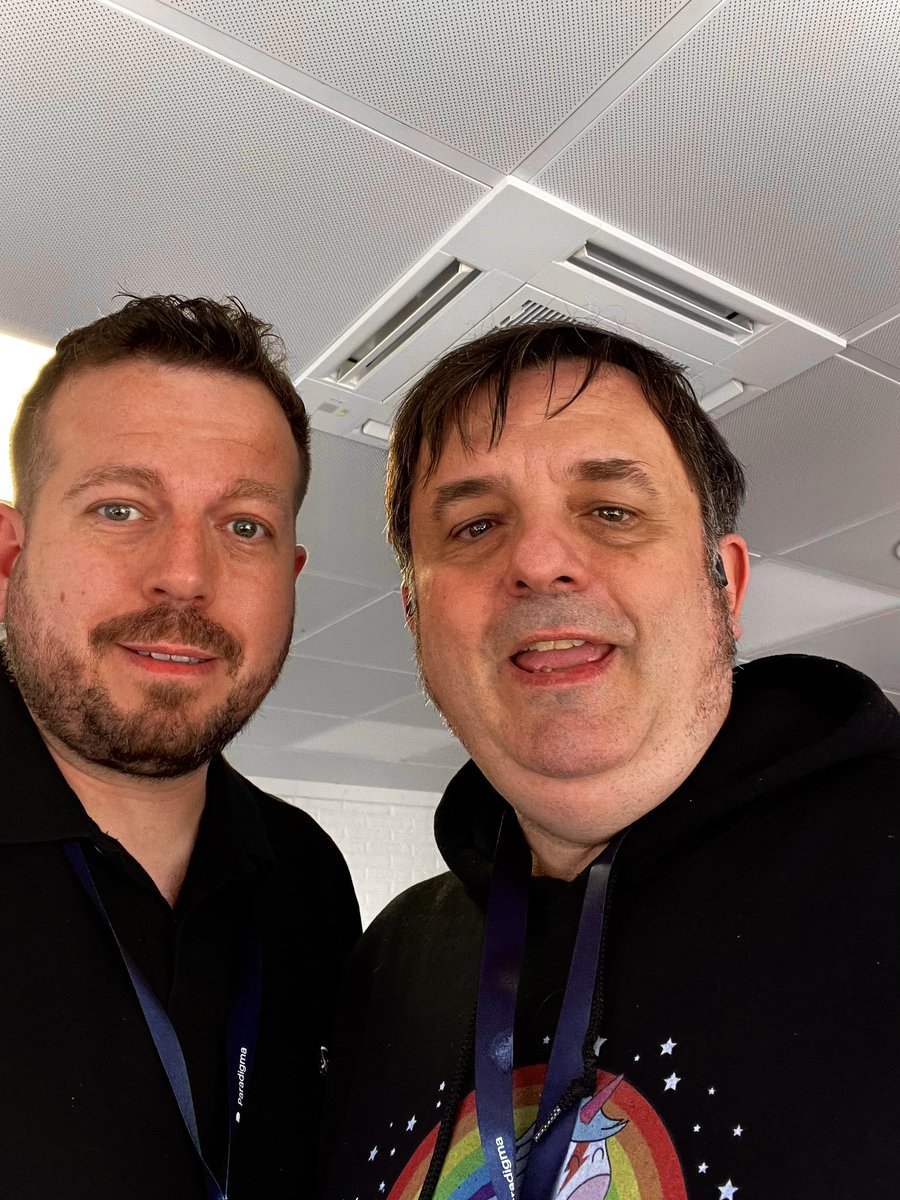 Poder desvirtualizar a <a href="/Recuenco/">Javier G. Recuenco</a> es bien, hacerlo en su charla hablando de equipos de alto rendimiento es genial, peeeero que te diga que por la comunidad dona médula en persona eso ya…