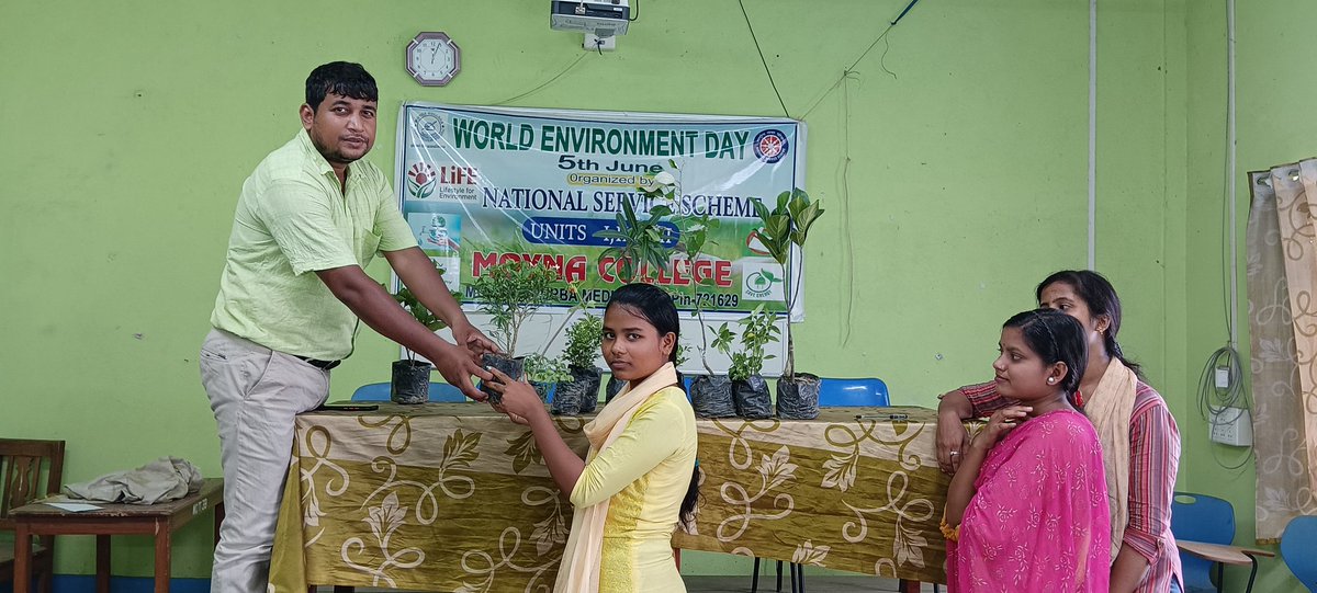 NssMoyna's tweet photo. NSS Units of Moyna College organised poster competition, saplings distribution and plantation drive Programme under mission life campaign on #EnvironmentDay2023. @ianuragthakur @NisithPramanik @YASMinistry @_NSSIndia @ConnectingNss @rdnss_kolkata @VidyasagarNSS @dblab_endophyte https://t.co/489a02rInf