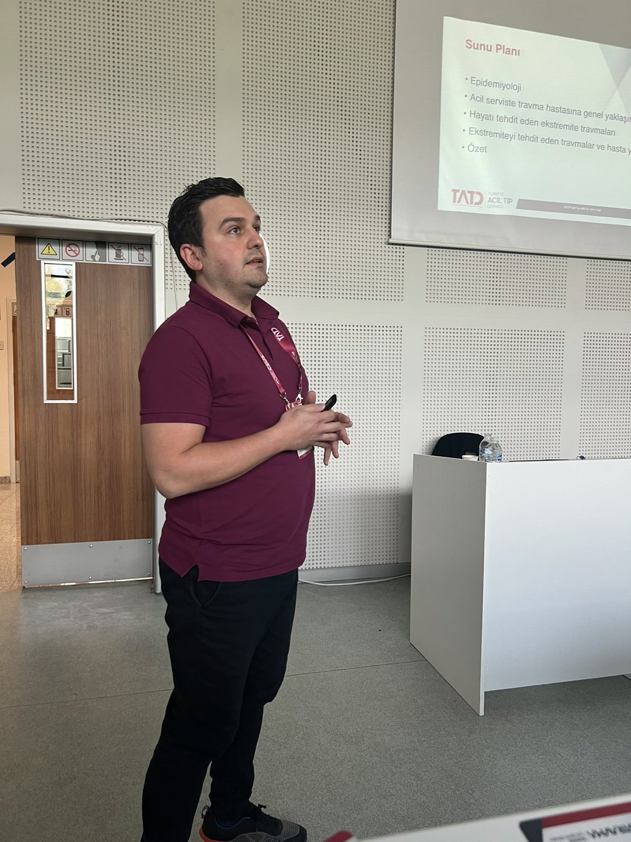 İstanbul Travma Yönetimi Kursu, Dr. Emir Ünal’ın dersiyle devam ediyor.  <a href="/TrTATD/">Türkiye Acil Tıp Derneği - TATD (EMAT)</a> <a href="/unale_/">emir ünal</a> <a href="/MarmaraAcil/">Marmara Ü Acil Tıp</a>