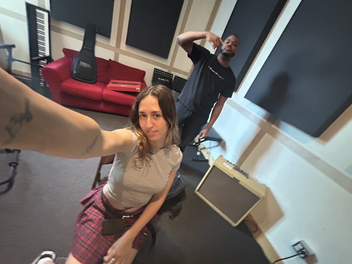 i’m playing my first toronto show tonight at the Paddock tavern for <a href="/CMW_Week/">1</a> !!