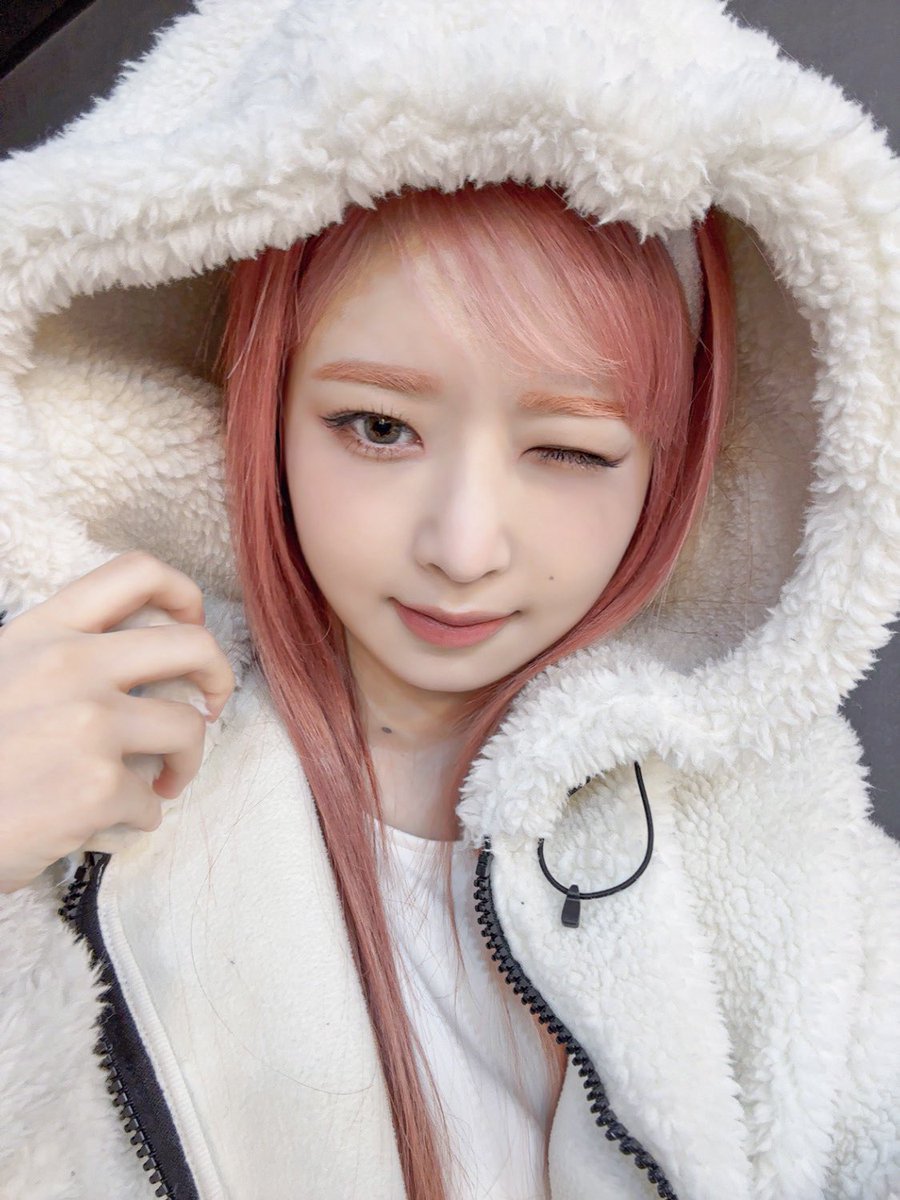 ㅤㅤ 
wrapped in a cozy white fur jacket, its softness shielding me from the frosty air, my hair tinged with a delicate pink hue, i stepped out into the coldy ambience, resembling a majestic polar bear ready to conquer the mesmerizing world. ৎ ₊˚ׅ ❄️
ㅤㅤ