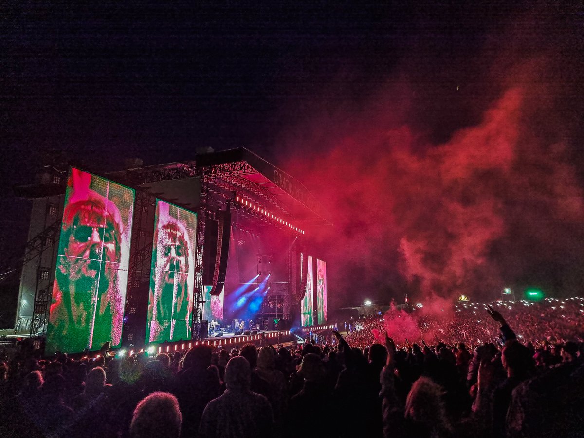 _Marty26_'s tweet photo. After one year, still the best gig (and day) ever ❤️
#Knebworth22 
@liamgallagher https://t.co/iGYHdJrAxE