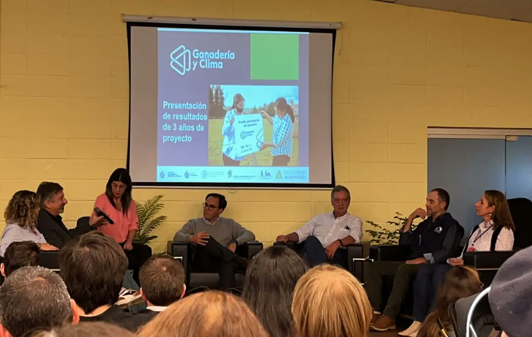 CalFogon's tweet photo. Este sábado 3/6 participamos del cierre del Proyecto Ganadería y Clima.
Julia Varga y Wilson Delgado presentaron su testimonio en panel junto a los Ministros de Ganadería y Ambiente y representante de FAO

#ganaderiayclima
@MGAPUruguay
@MAmbienteuy https://t.co/MrjvfJO6Cq