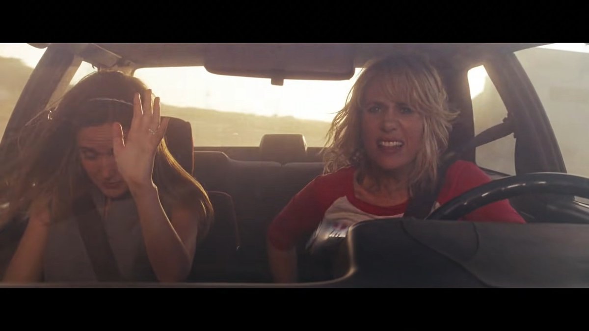 Kristen Wiig dangerous driving during sunset in Bridesmaids is just.... 🔥🔥🔥🔥 
#JustSaying