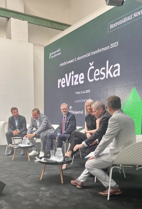 Jakub Havrlant na konferenci <a href="/hospodarky/">Hospodářské noviny</a> reVize Česka v diskuzi s <a href="/P_Fiala/">Petr Fiala</a>: „Myslím, že schopných lidí je v této zemi spousta. Ale identifikovat vizi národa je těžké. Aniž by ale vznikla společná hodnotová diskuse, která musí přijít nejen svrchu, ale i zespoda, nepohneme se dál.”