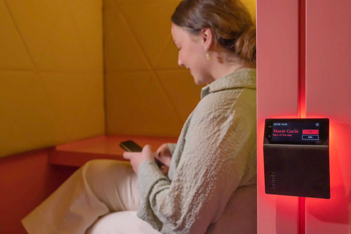 Did you know our new hardware product provides flexible mounting and positioning options? We're showing these solutions at #InfoComm2023 in booth 3988 humly.com/workplace-solu…