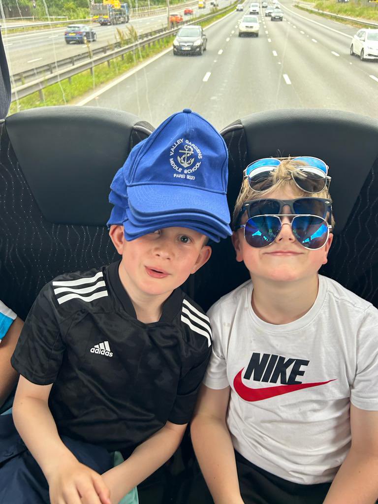 valleygardensnt's tweet image. These two have heard that the weather is nice in Paris 🌞 🤣 #vgmsParis23