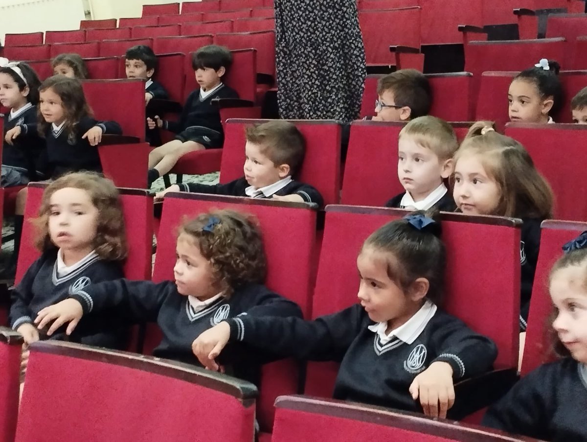 Por la celebración del día del medio ambiente nos ha venido a visitar a los niños de infantil un cuentacuentos que nos ha  contado la influencia negativa de la contaminación. 

¡Ha sido muy divertido! 🪴💨🚮