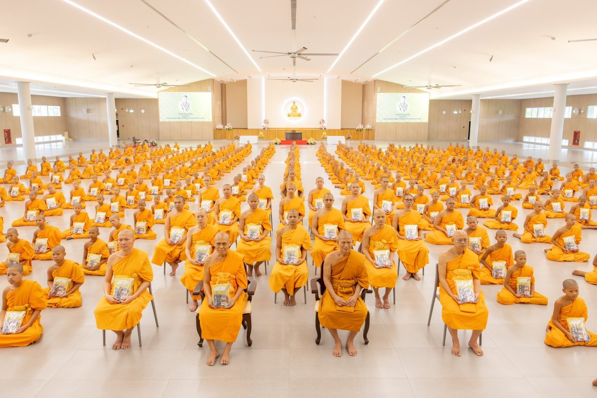 ProtectBuddhist's tweet photo. https://t.co/sdTNFSF1UN
 เจ้าคณะอำเภอคลองหลวง มอบชุดเครื่องเขียนพระราชทานแก่พระภิกษุสามเณรหมู่กุฏิสามเณรเปรียญธรรม วัดพระธรรมกาย*****ด้วยพระราชศรัทธาที่พระบาทสมเด็จพระเจ้าอยู่หัว https://t.co/IyWzMVH2iE