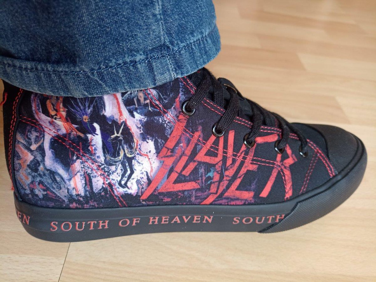 Mann von Welt trägt gepflegtes Fußkleid.

#slayer #southofheaven #thrashmetal #thrasher #thrash #thrashmetal #thrashmetalband #thrashmetalmusic #metal #metalhead #heavymetal #SneakerScouts