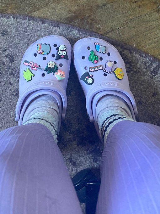 My new crocs ;3 https://t.co/alIgsxm5cA