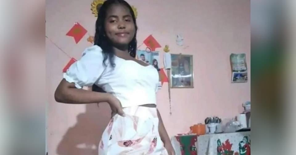 ElkinNiisperuza's tweet photo. ¡URGENTE! 🚨
Mientras en Montería están de Fiesta, la vida de La Niña, Yuliana está peligro y necesita atención inmediata. 
Familiares y compañeros de la I.E han hecho ruido en las redes sociales, es imposible que el señor @caordosgoitia, @monterialcaldia #SEMontería no se hayan percatado que una alumna de 16 años necesitan salven su vida. 

@DefensoriaCol @personeriatweet @Supersalud