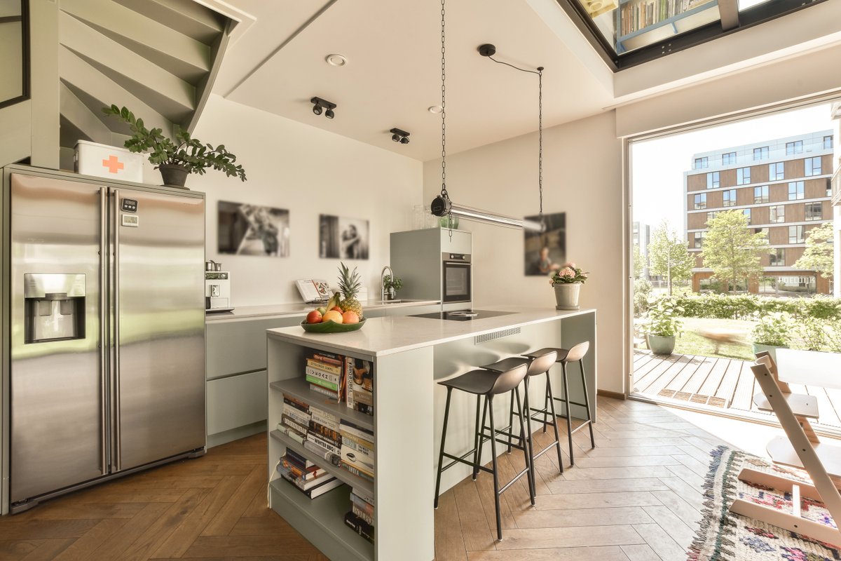 TIPMakelaar's tweet photo. TIP! Wonen in een park en naast een gracht! Maisonnette van 120 m2 met drie slaapkamers en een berging en parkeren in de onderbouw. Alles is nieuw want het pand staat er pas sinds 2018. Via https://t.co/TWJVtI9EFV is er meer info. #makelaar #tekoop #NVM https://t.co/vHdcFyl49P