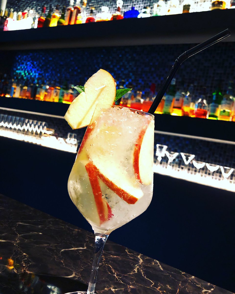 itsuki_isesaki's tweet photo. 群馬県伊勢崎市BAR『樹』です！

リンゴのジントニック🍎
段々暑くなってきました！
ご賞味下さい😊

#群馬 #伊勢崎 #グンマー #BAR #カクテル #お酒 #日本酒 #ウィスキー #高崎 #前橋 #太田 #ダーツ #カラオケ #人気 #おしゃれ https://t.co/rBNftfBpW5
