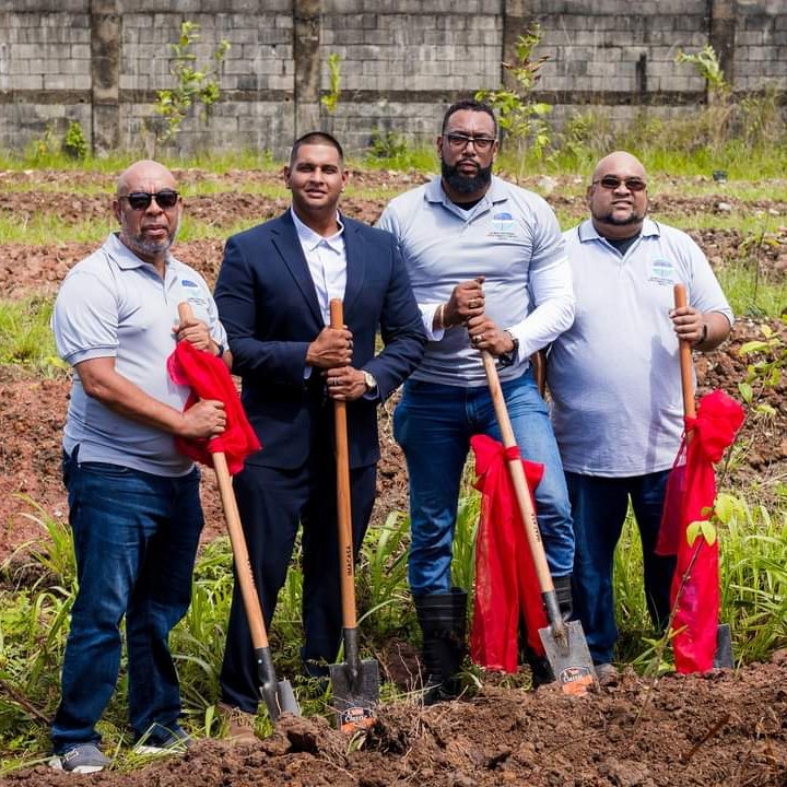 PLANT FOR A PURPOSE

Over the weekend, officials from MALF attended the launch of the La Brea Industrial Development Company Limited (LABIDCO)'s 'Plant for a Purpose' Initiative.

Learn more:
facebook.com/AgricultureTT/…

#MALF | #CSR | #CarbonSequestration | #Sustainability