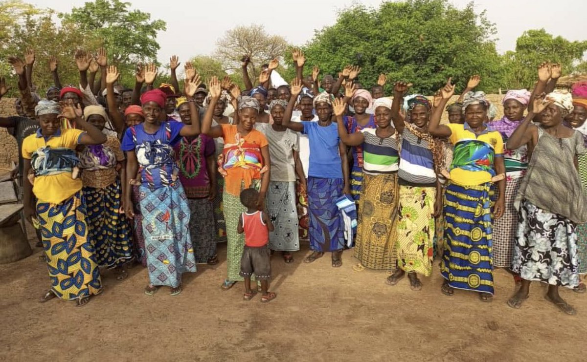 Assemblée générale de sensibilisation, et d la mise en place des commission foncière villageois dans ls villages de#Sanékuy. Elle s’inscrit dans l cadre d projet autonomisation ds femmes et des jeunes agriculteurs vulnérables ds l région de #Koutiala et #San
#Rise_Against _Hunger