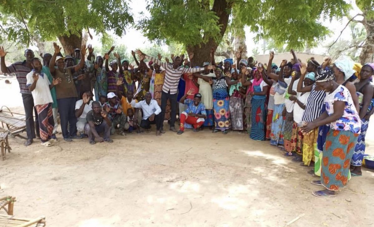 ONG_Amedd's tweet photo. Assemblée générale de sensibilisation, et d la mise en place des commission foncière villageois dans ls villages de#Sanékuy. Elle s’inscrit dans l cadre d projet autonomisation ds femmes et des jeunes agriculteurs vulnérables ds l région de #Koutiala et #San
#Rise_Against _Hunger https://t.co/kDHUYXH9Oa