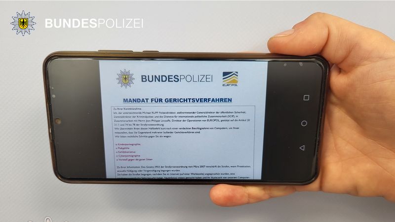 Die #Bundespolizei #München warnt vor betrügerischen E-Mails. Sie werden aktuell wieder im Namen der Bundespolizei (mit Logo und Bildwortmarke) verschickt, stammen jedoch von Betrügern! Bitte #keineAnhängeöffnen. Mehr unter: presseportal.de/blaulicht/pm/6…. *M