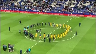 El Almeria celebró mantener la categoría en el campo del Espanyol haciendo una redonda, con el equipo local descendido, eso está bien. ✅️

El Barça celebró ganar la liga en el campo del Espanyol haciendo una redonda, con el equipo local aún no descendido, eso esta mal. ❌️