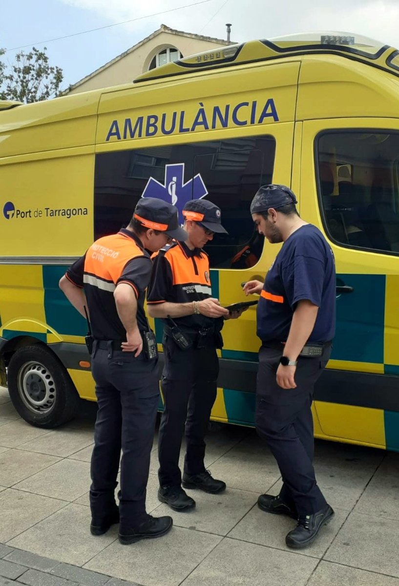 pcvilanova's tweet photo. El passat dissabte, voluntaris de  @pcvilanova varem col·laborar a #montmelo amb @pcivilmontmelo i @emergenciescat dins del dispositiu de seguretat del GP de @f1 al @circuitdebcncat donant informació i resoldre dubtes als assistents.
@VvYlorenzo @marcserrado @Coordinadora_AV https://t.co/Z4SpWSuT9I