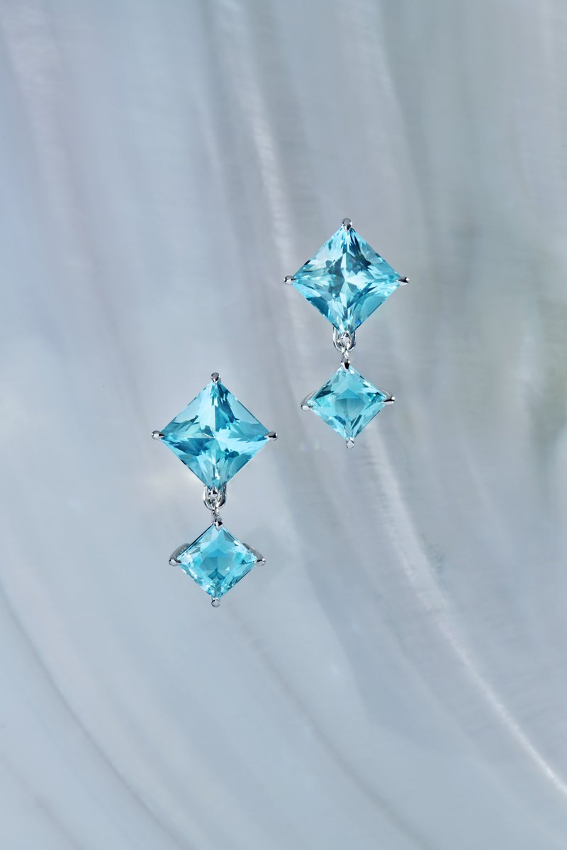 DorisHangartner's tweet photo. ✨Paraiba Tourmaline✨
Paraiba Tourmaline originates from the popular Tourmaline family of precious stones, the Paraiba Tourmaline has a stunning neon blue color.
#paraiba #tourmaline #paraibatourmaline #gemstone #gems #earrings #gold #jewelry #gemology #investment #wealth https://t.co/1SCY1XTe0Q