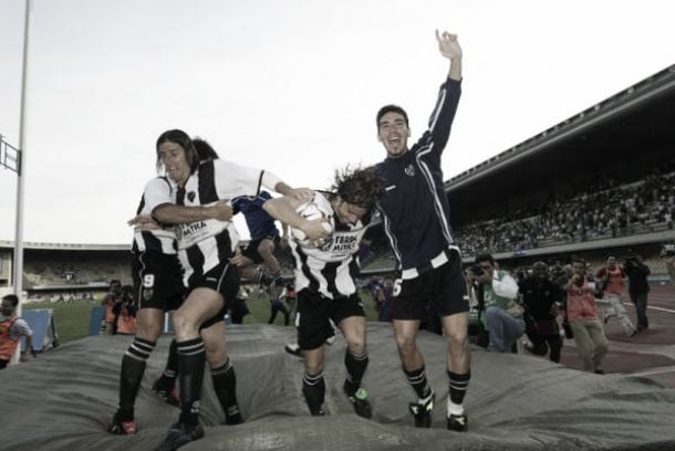 Buenos días granotas

#UnDíaComoHoy Regresa al pasado en una jornada legendaria para el levantinismo. Jerez 5-6-2004. El <a href="/LevanteUD/">Levante UD</a> de Manuel Preciado volvía a Primera. #LUDhistoria