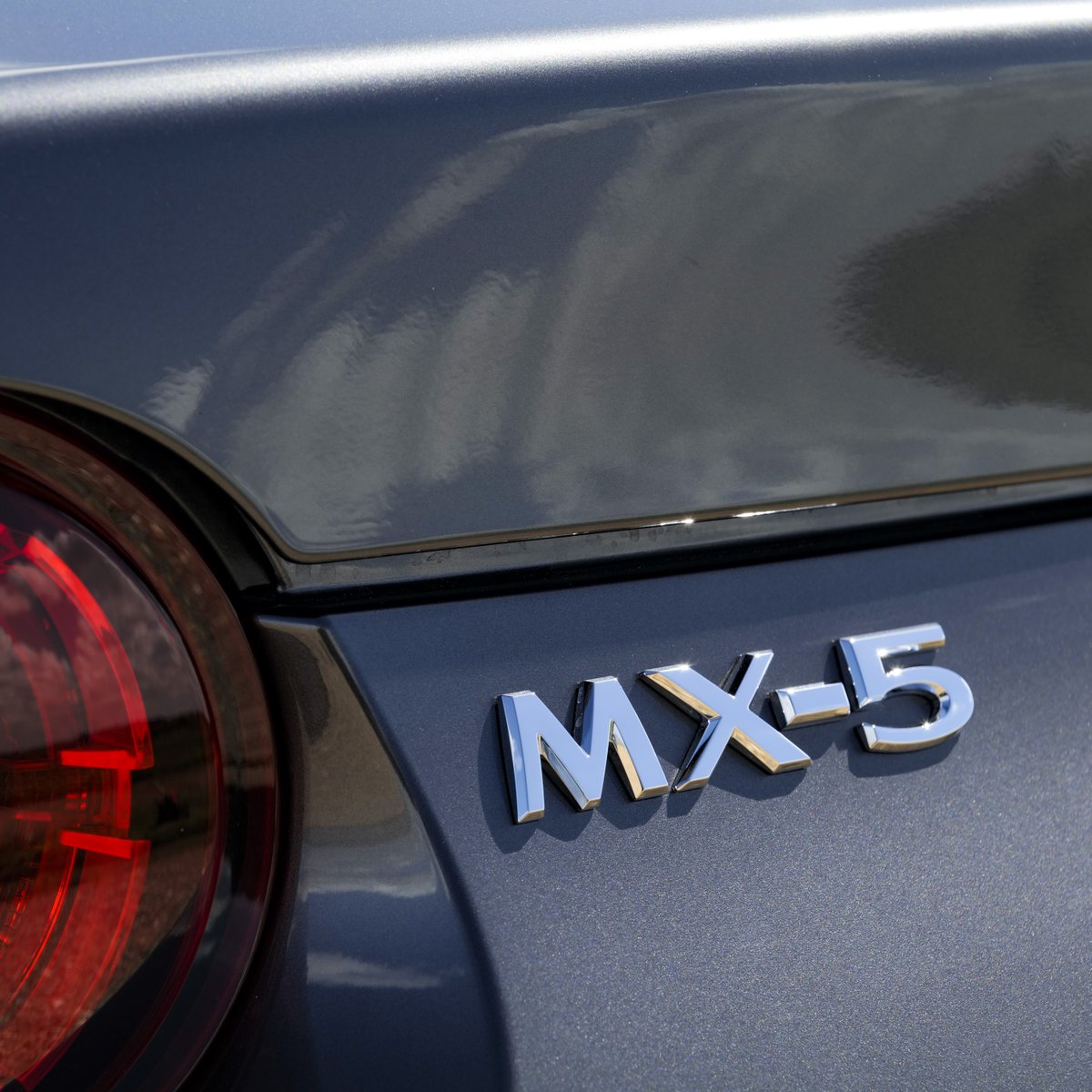 InvictaMstone's tweet photo. Introducing the 2023 #MazdaMX5 Kizuna.

Limited to just 250 units, it's finished in Machine Grey or Deep Crystal Blue with Light Stone Nappa leather trim and a blue soft top.

More here: https://t.co/WyFpBj918L https://t.co/E0C5eJz0RS