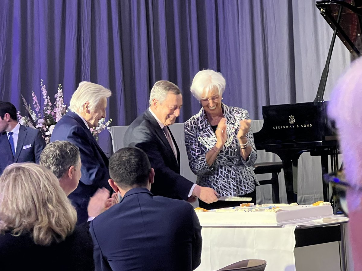 Happy 25th birthday, European Central Bank <a href="/ecb/">European Central Bank</a> 🎈🎉🎊 ! I had the privilege of attending the festivities in Frankfurt, with inspiring speeches by <a href="/Lagarde/">Christine Lagarde</a> <a href="/vonderleyen/">Ursula von der Leyen</a> @Bundeskanzler &amp; <a href="/EP_President/">Roberta Metsola</a> . The cake-cutting was done by <a href="/Lagarde/">Christine Lagarde</a> and former ECB Presidents <a href="/mario_draghi_/">Mario Draghi</a>