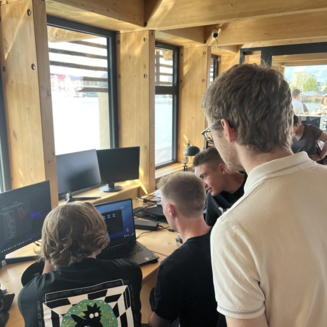 LaHordeTech's tweet photo. Un grand merci à tous pour ce moment de partage 🤝
#soirée #bordeaux #gamedev #jeuxvidéo #lahorde #devschool #gaming #event https://t.co/oxF6oFw3as