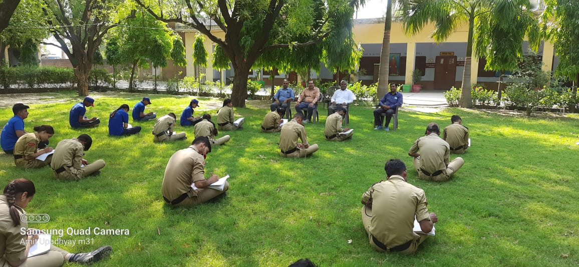 6Upncc's tweet photo. World Environment Day observed under Mission Life (Life Style For Environment) by 6 UP Bn NCC Firozabad today 05 Jun 2023
Activities organised by cadets of battalion 
   - Essay competition
   - Poster making 
   - Awareness rallies
   - Nukkad natak
   - Plog run https://t.co/7Ka0Vxscnp