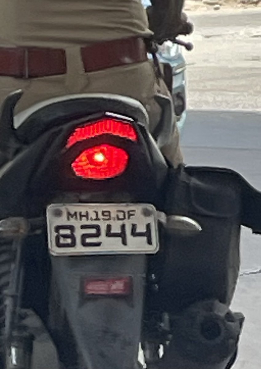 Ahem, <a href="/ravindersingal/">Dr Ravinder Singal IPS</a> sir. 

<a href="/MTPHereToHelp/">Mumbai Traffic Police</a> <a href="/CPMumbaiPolice/">Commissioner of Police, Greater Mumbai</a> <a href="/mumbaimatterz/">मुंबई Matters™🇮🇳</a> <a href="/RoadsOfMumbai/">Roads of Mumbai</a> 

Location : ITC Hotel Parel E