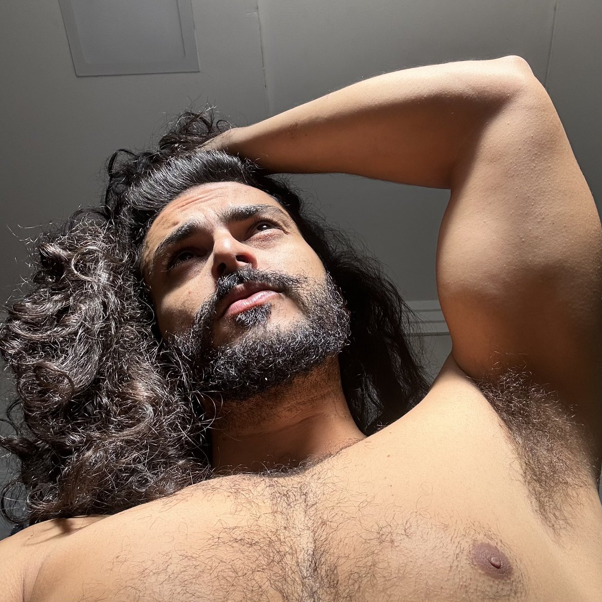 eusouoju30's tweet photo. Deixando a barba crescer https://t.co/wl76M3Wghe