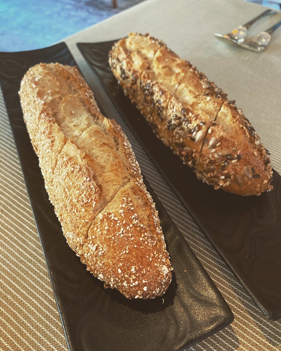BreadBakerDani's tweet image. Indulge me please last bread round up from France How do you feel about the waiter showing the bread if the day? #frenchbread #frenchbaking