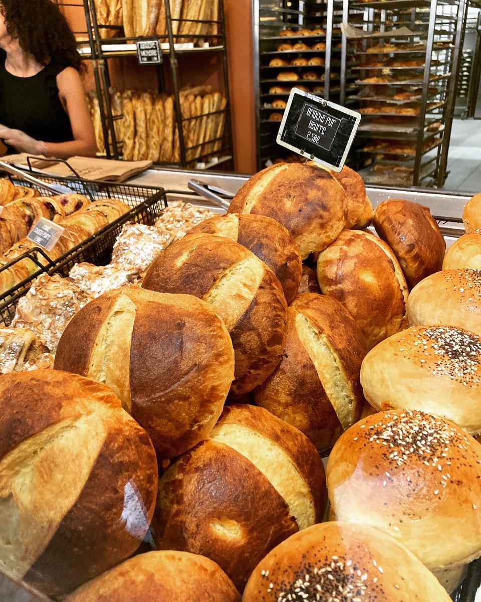 BreadBakerDani's tweet image. Indulge me please last bread round up from France How do you feel about the waiter showing the bread if the day? #frenchbread #frenchbaking