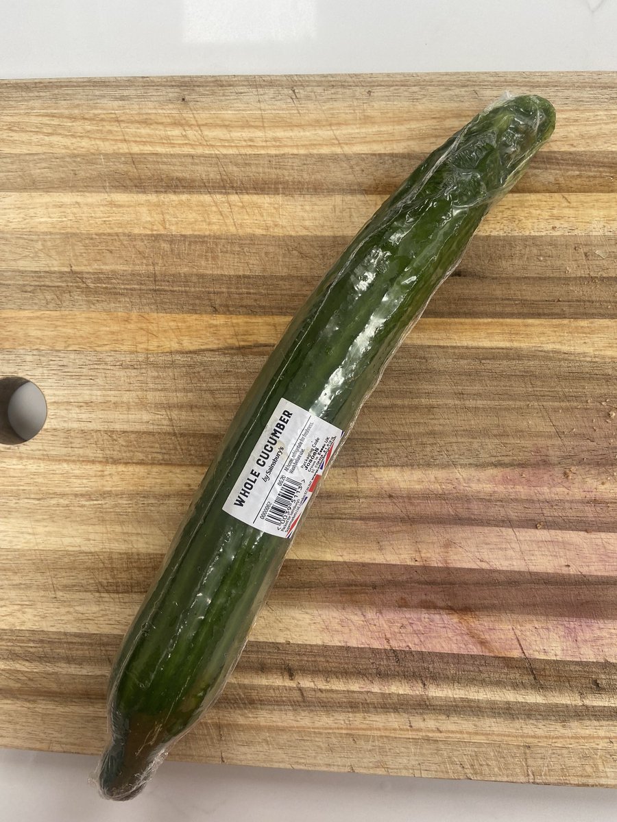 lbreeks's tweet photo. @sainsburys hi guys! I received my delivery this morning and all was well however I didn’t notice the state of my cucumber until after the driver had left 😬 https://t.co/F7D6KfXtdL