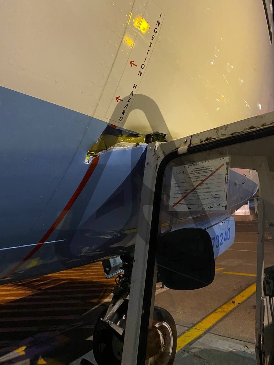 Sochi, Ruzzia ❗✈️
Tractor rammed a plane at Sochi airport. The incident happened last night. During the boarding of passengers on board the Boeing 737 of Pobeda airlines, an airport service tractor crashed into the plane. 😌