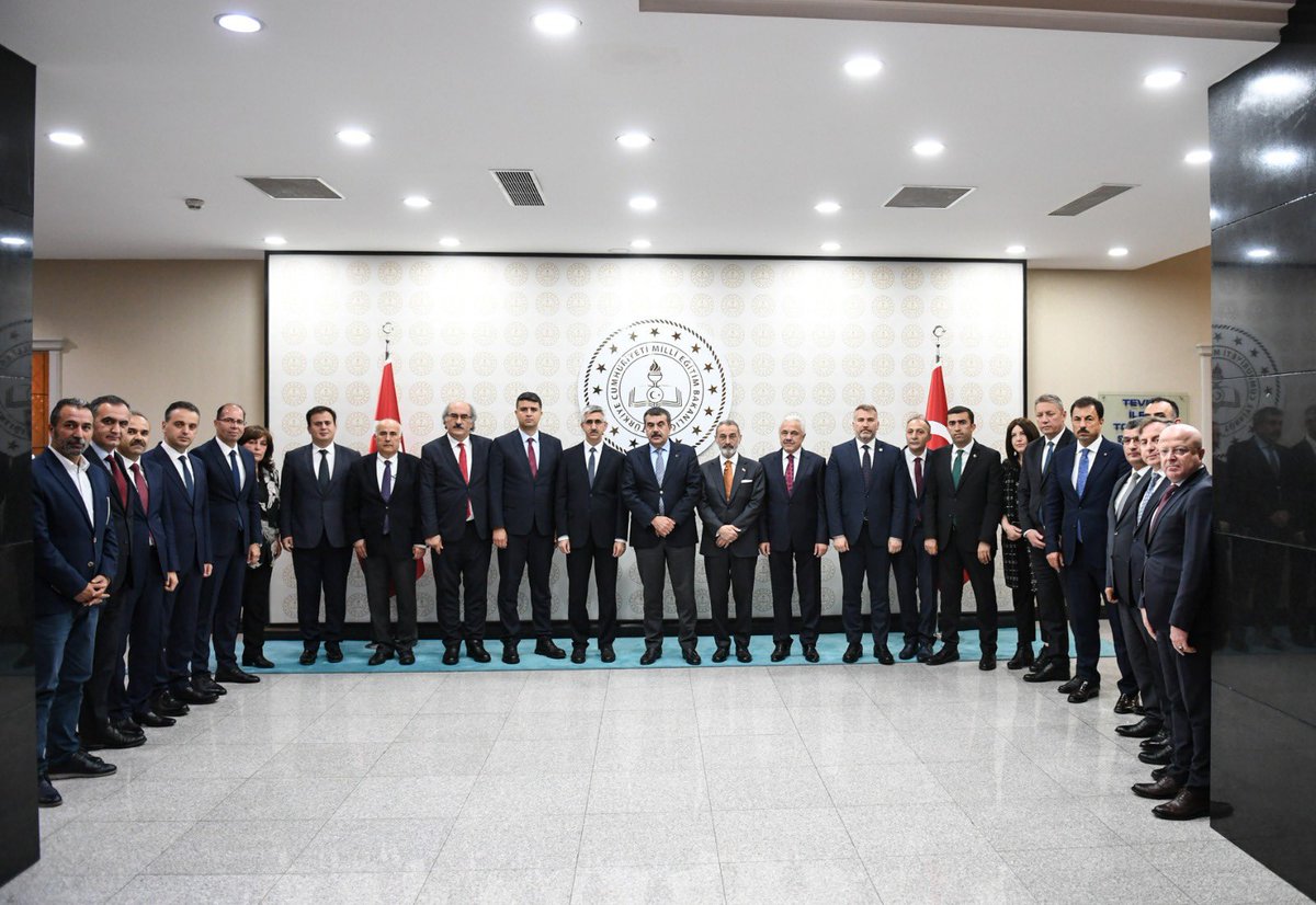 Bu kadar kişiden en az biri Ek Atama istediğimizi, her gün gündem olduğumuzu, eski bakanın sözünü dile getirmiştir diye düşünüyorum.
O masada konuşulan en önemli ve öncelikli konu ek atama konusudur inşallah .

<a href="/Yusuf__Tekin/">Yusuf Tekin</a> <a href="/tcmeb/">Millî Eğitim Bakanlığı</a> 
#BakanTekindenEk55binAtama
