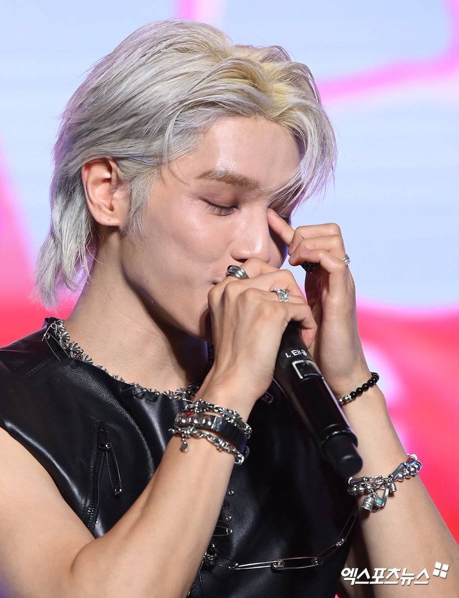 taeyongpictures's tweet photo. #TAEYONG: I think the tears I just shed came naturally. It's a very meaningful and grateful moment. I think it's a moment when a lot of things pass by. I think I cried a lot while working on the song. I cry a lot, and the word mother is my tear button🥺 https://t.co/jNexPNC8yN